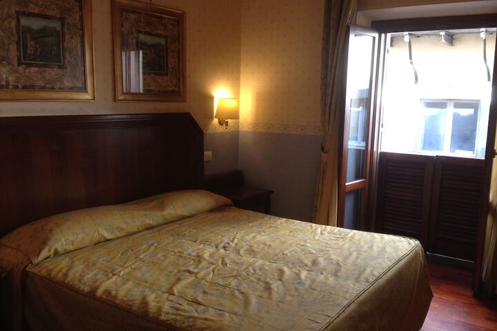 Room 63 of 142