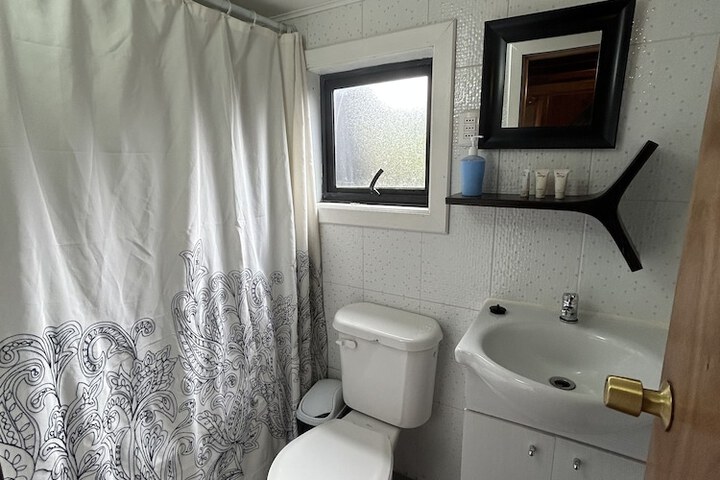 Room 28 of 33