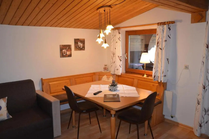 Room 2 of 5