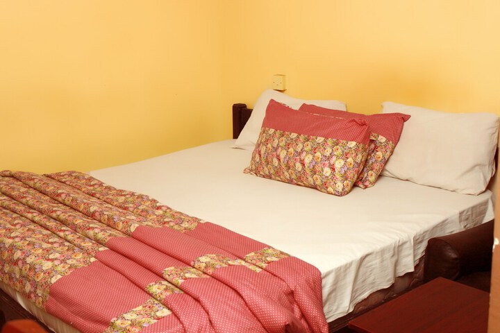 Room 4 of 18
