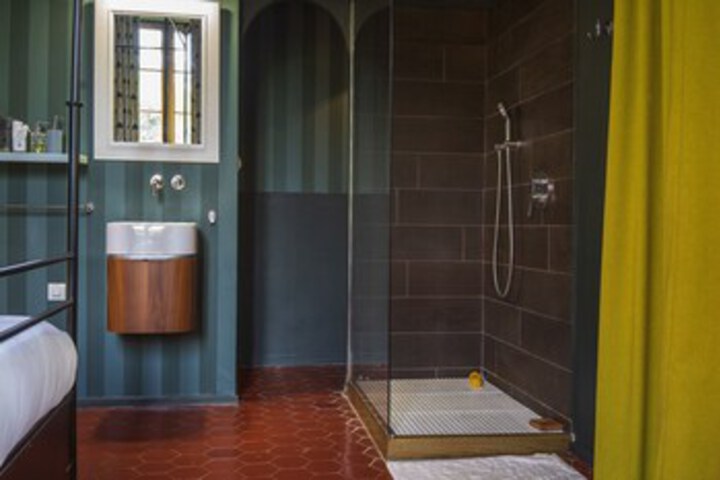 Room 7 of 65