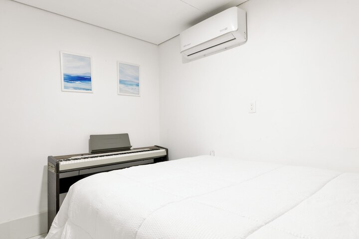 Room 8 of 169