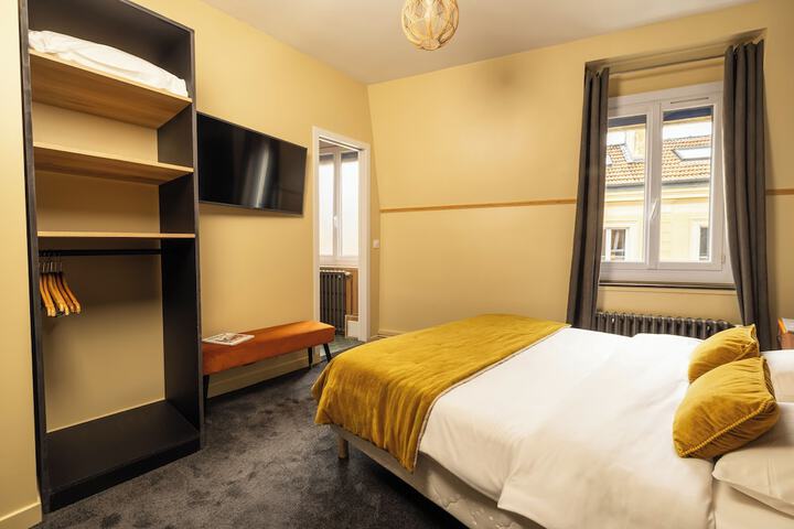 Room 4 of 70