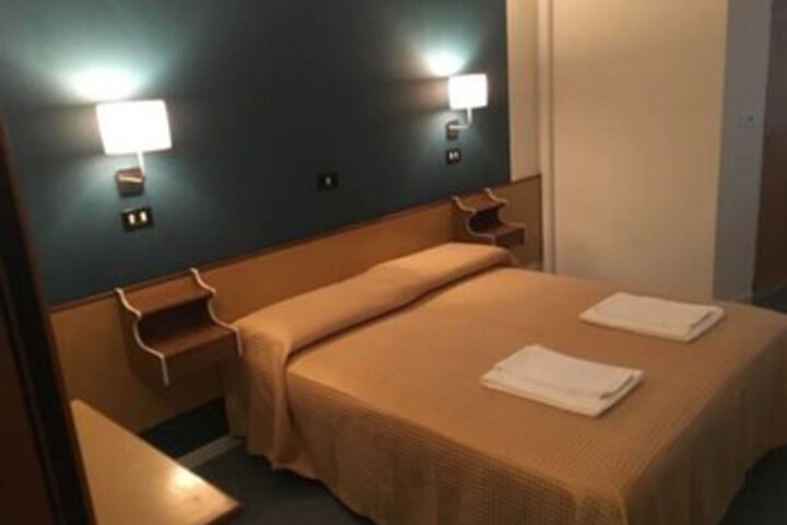Room 15 of 21