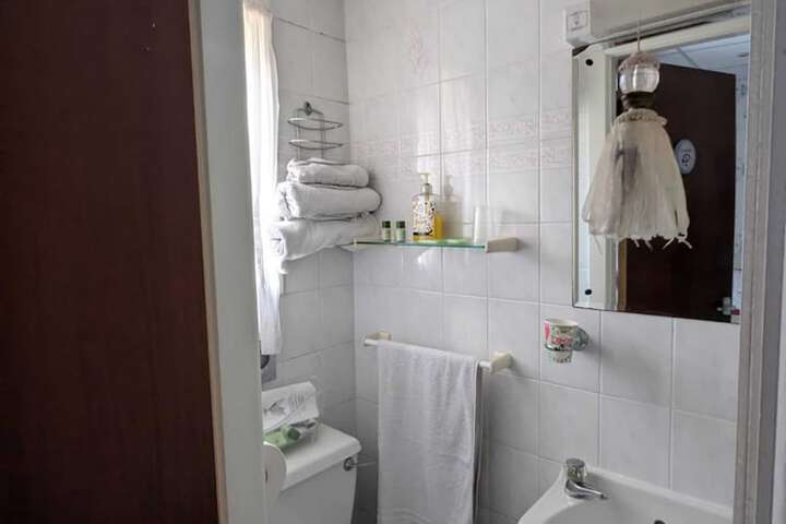 Room 21 of 27
