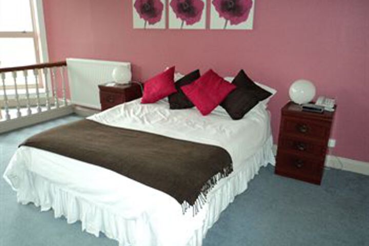 Room 6 of 16