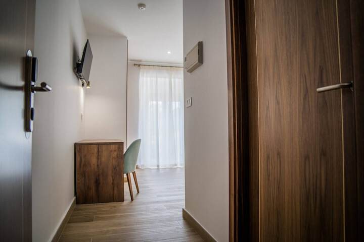 Room 12 of 63