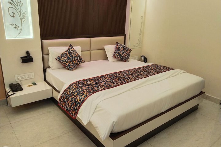 Room 11 of 27