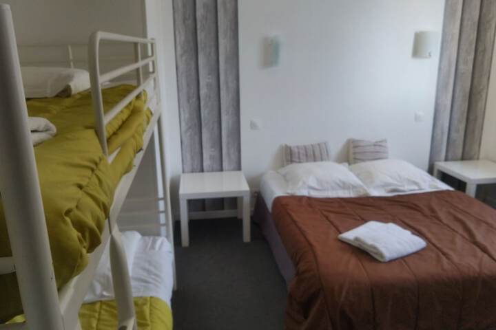 Room 2 of 65