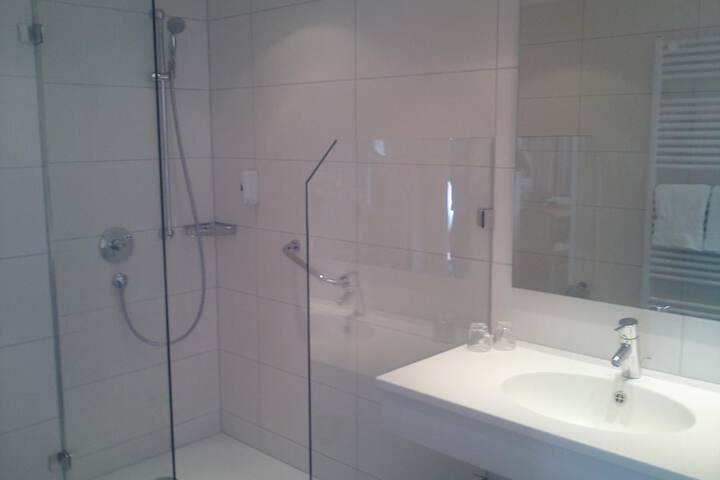 Room 14 of 33