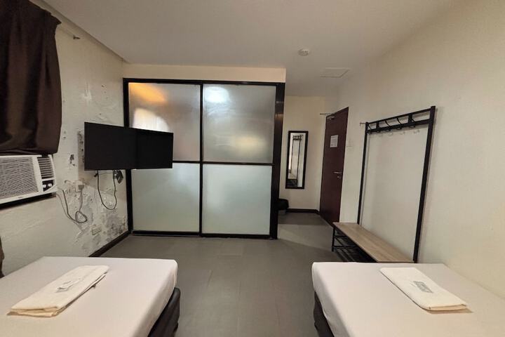 Room 22 of 37
