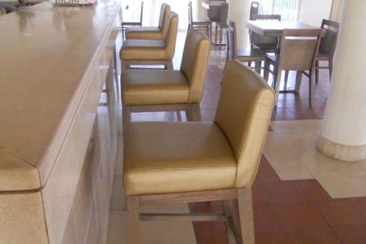 Lounge 26 of 42