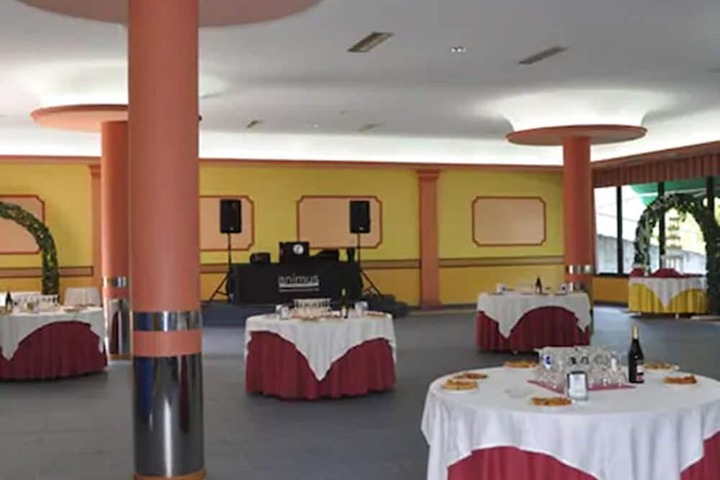 Ballroom/Hall 37 of 65
