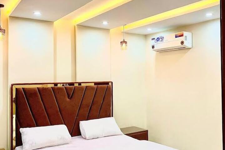 Room 2 of 6