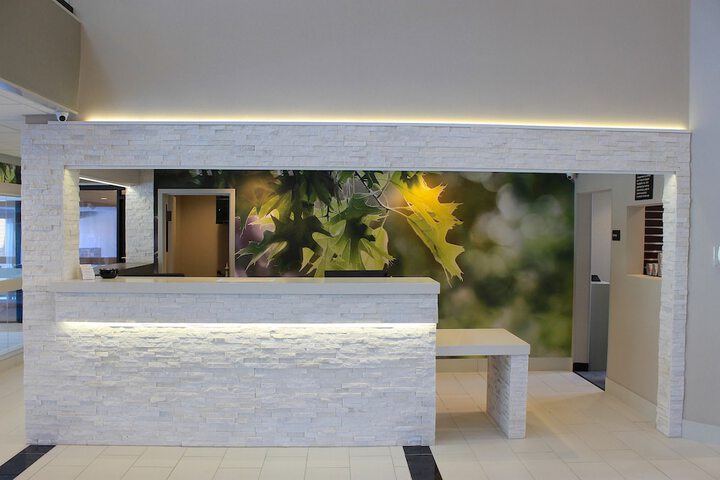 Check-in/check-out kiosk