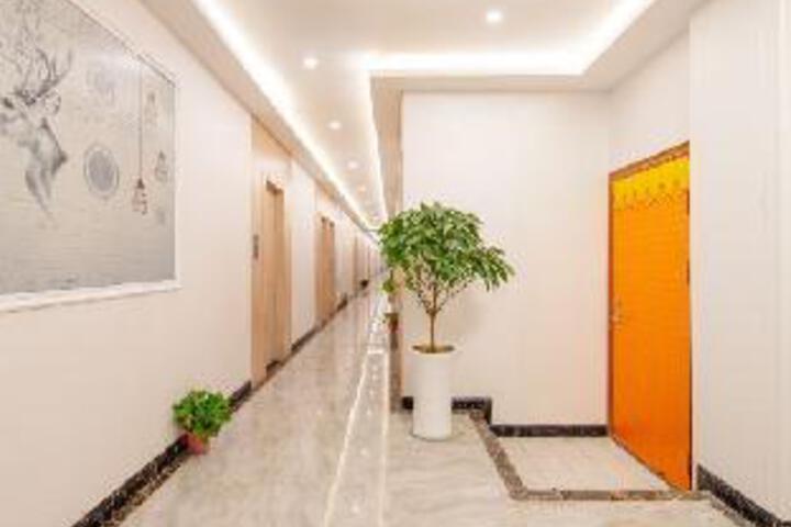 Haiyue Selected Hotel (Happy Harbor Branch Liuhe District, Nanjing)