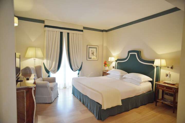 Room 46 of 216