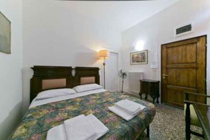 Room 7 of 10