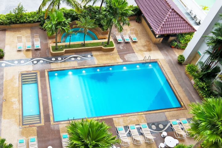 Hotel with Pool