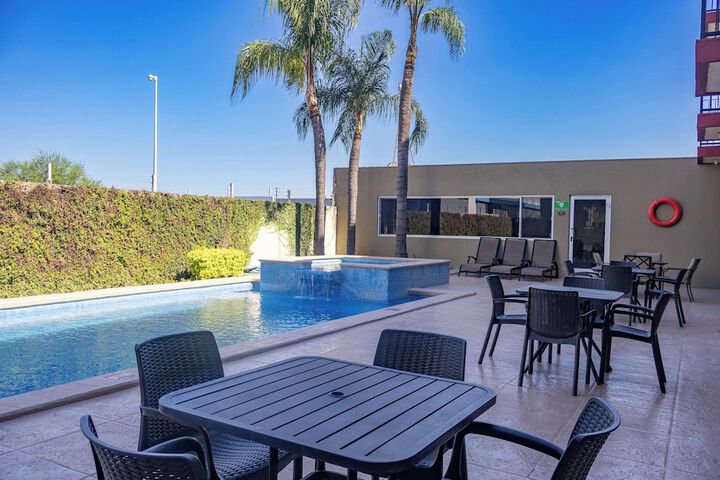 Hotel Pool