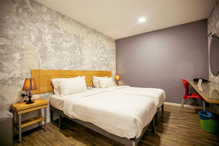 Room 12 of 34