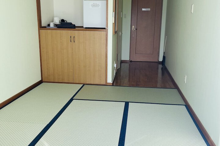 Room 11 of 36