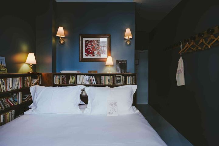 Room 4 of 28