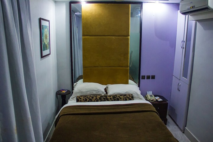 Room 13 of 155