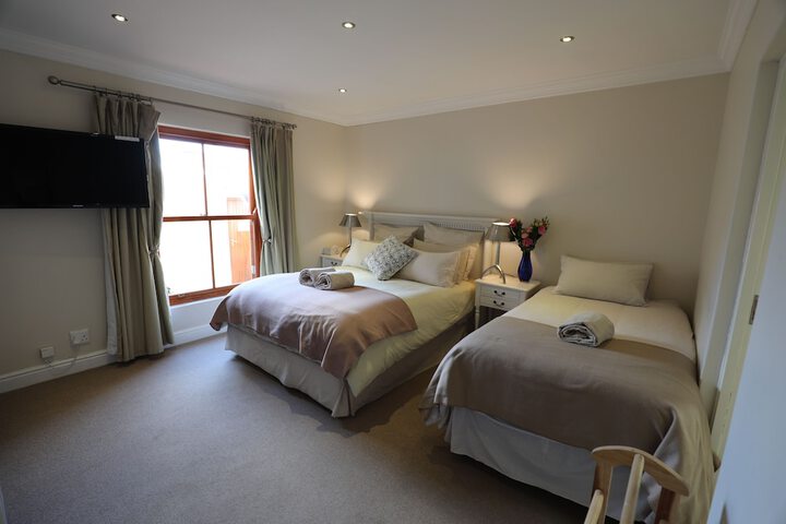 Room 3 of 40