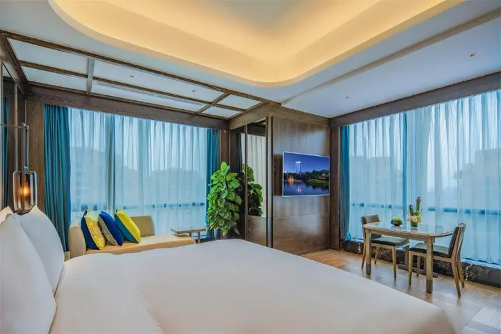 Room 5 of 17