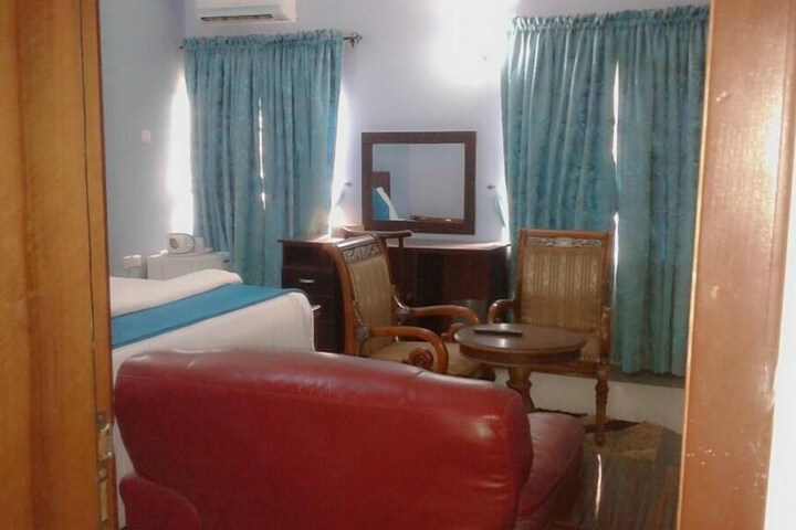 Room 9 of 20