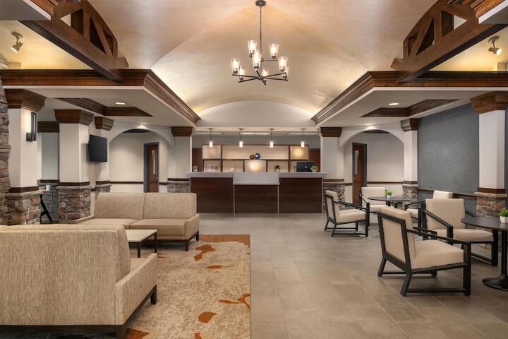 Entrance & Lobby