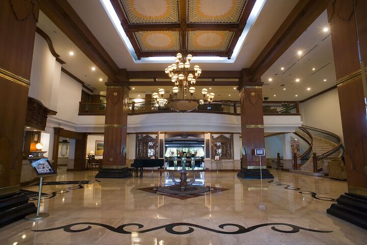 Entrance & Lobby