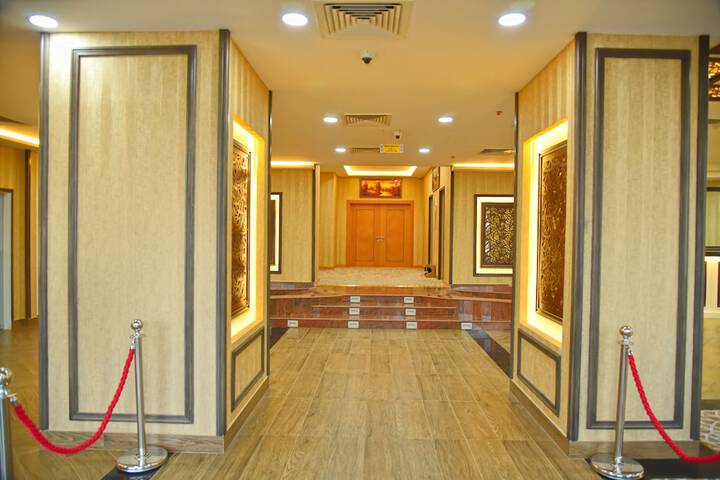 Ballroom/Hall 26 of 33
