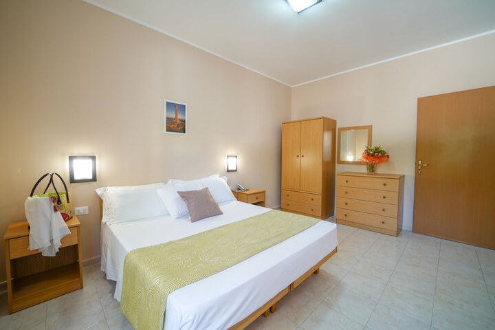 Room 6 of 39