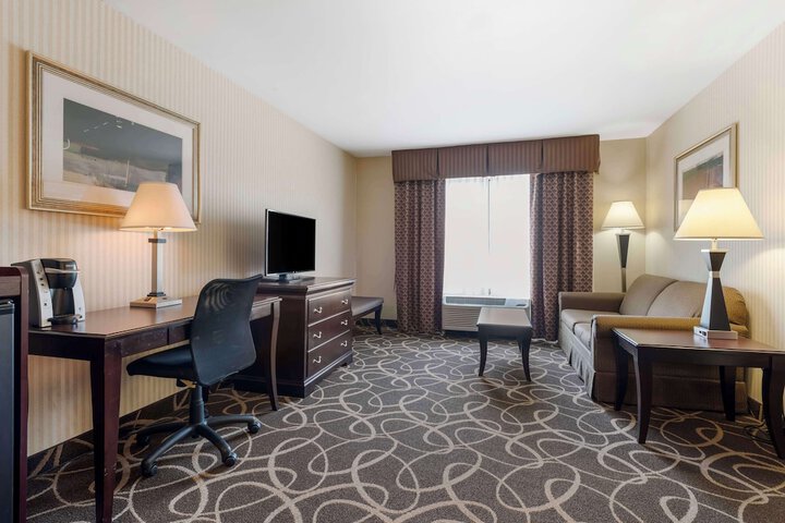 1 King Bed Accessible (4 of 16)