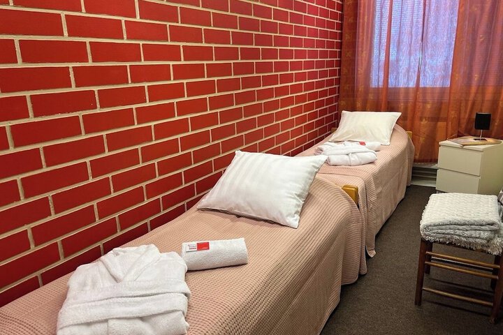 Room 15 of 108