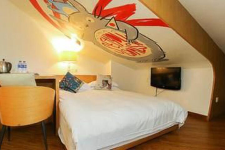 Room 15 of 19
