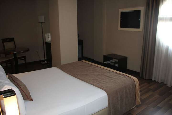Room 13 of 24