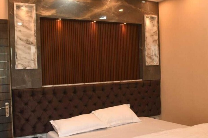Room 8 of 27