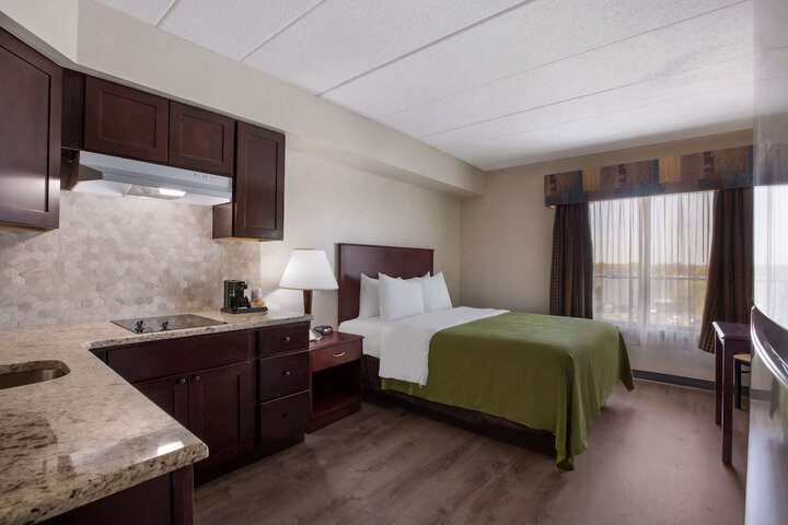 2 Queen Beds (3 of 12)
