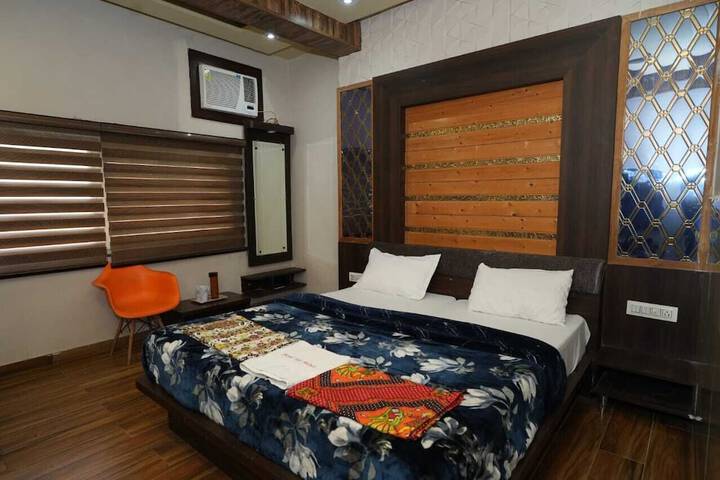 Room 10 of 15