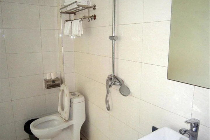 Room 8 of 12