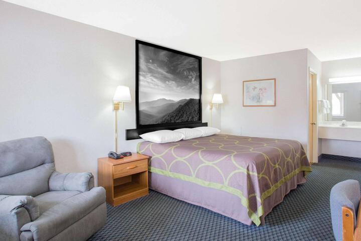 1 King Bed (6 of 15)