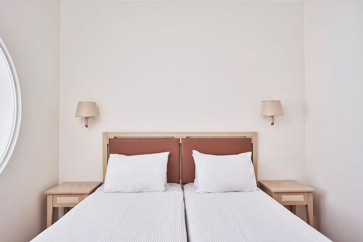 Room 17 of 212