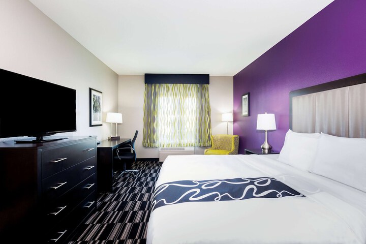 1 King Bed (1 of 11)