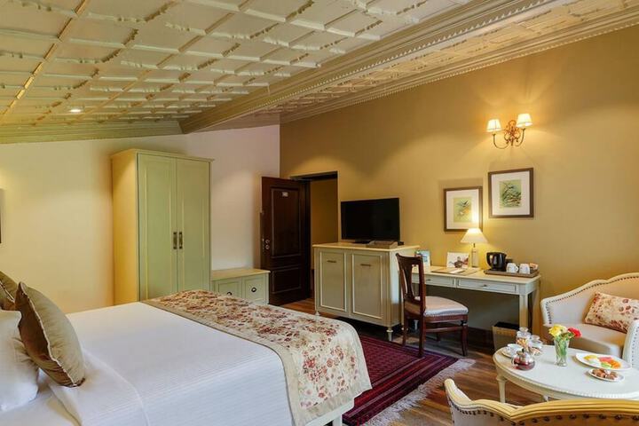 Room 9 of 36