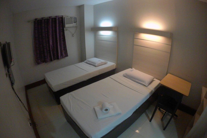 Room 33 of 94
