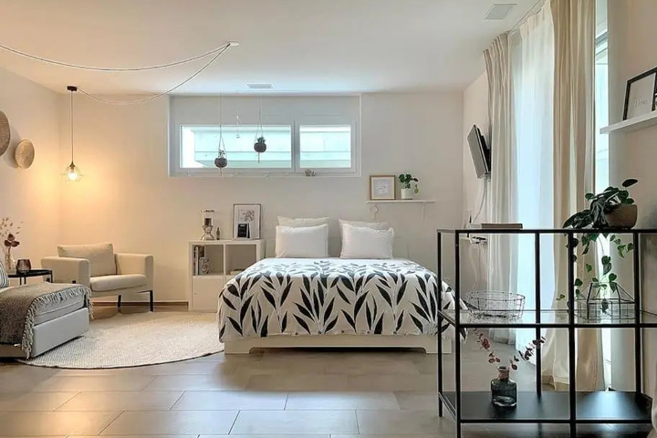 Room 5 of 18