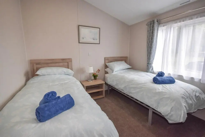 Room 6 of 14